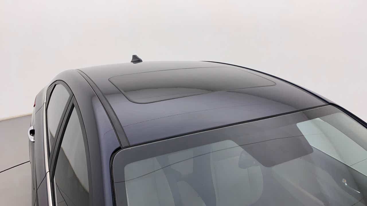 Sunroof view of a Hyundai Verna
