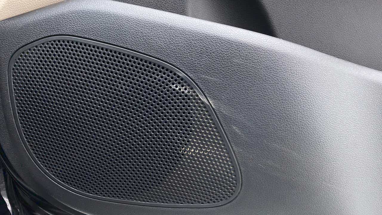 Speaker grille close-up of a Hyundai Verna