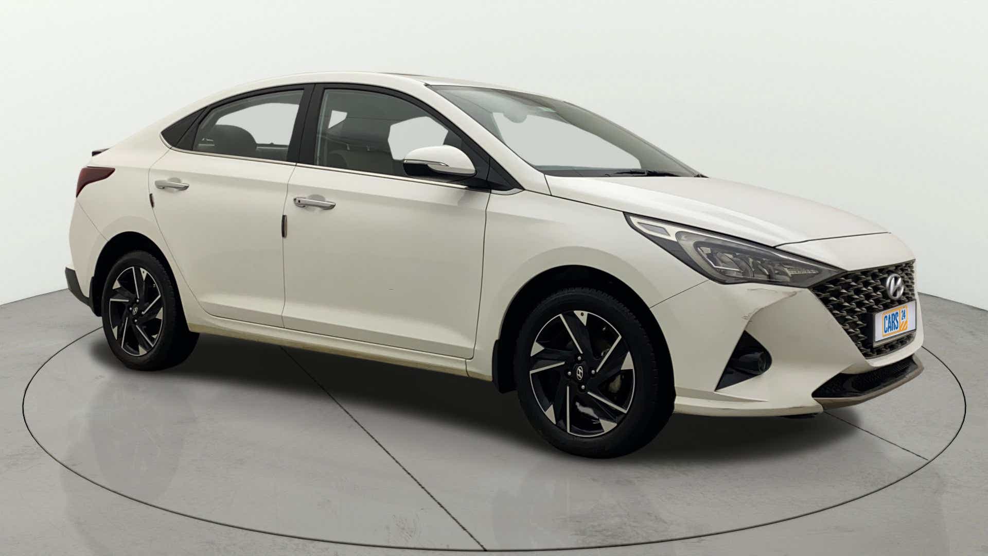 Front side view of a Hyundai Verna