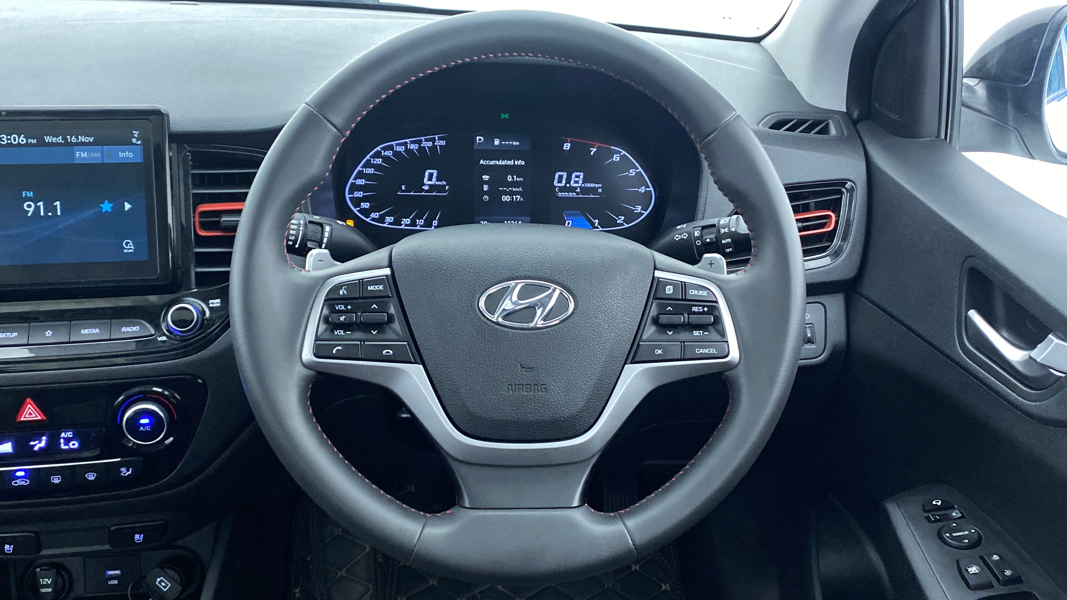 Steering wheel and dashboard of a Hyundai Verna