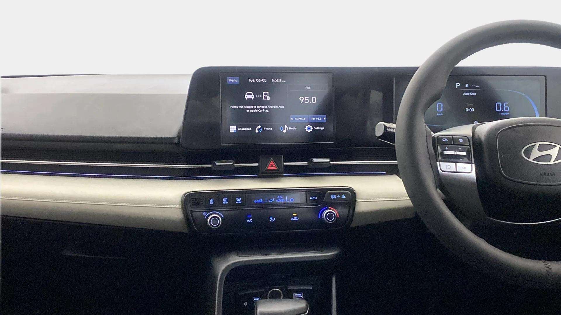 Dashboard and steering wheel of a Hyundai Verna