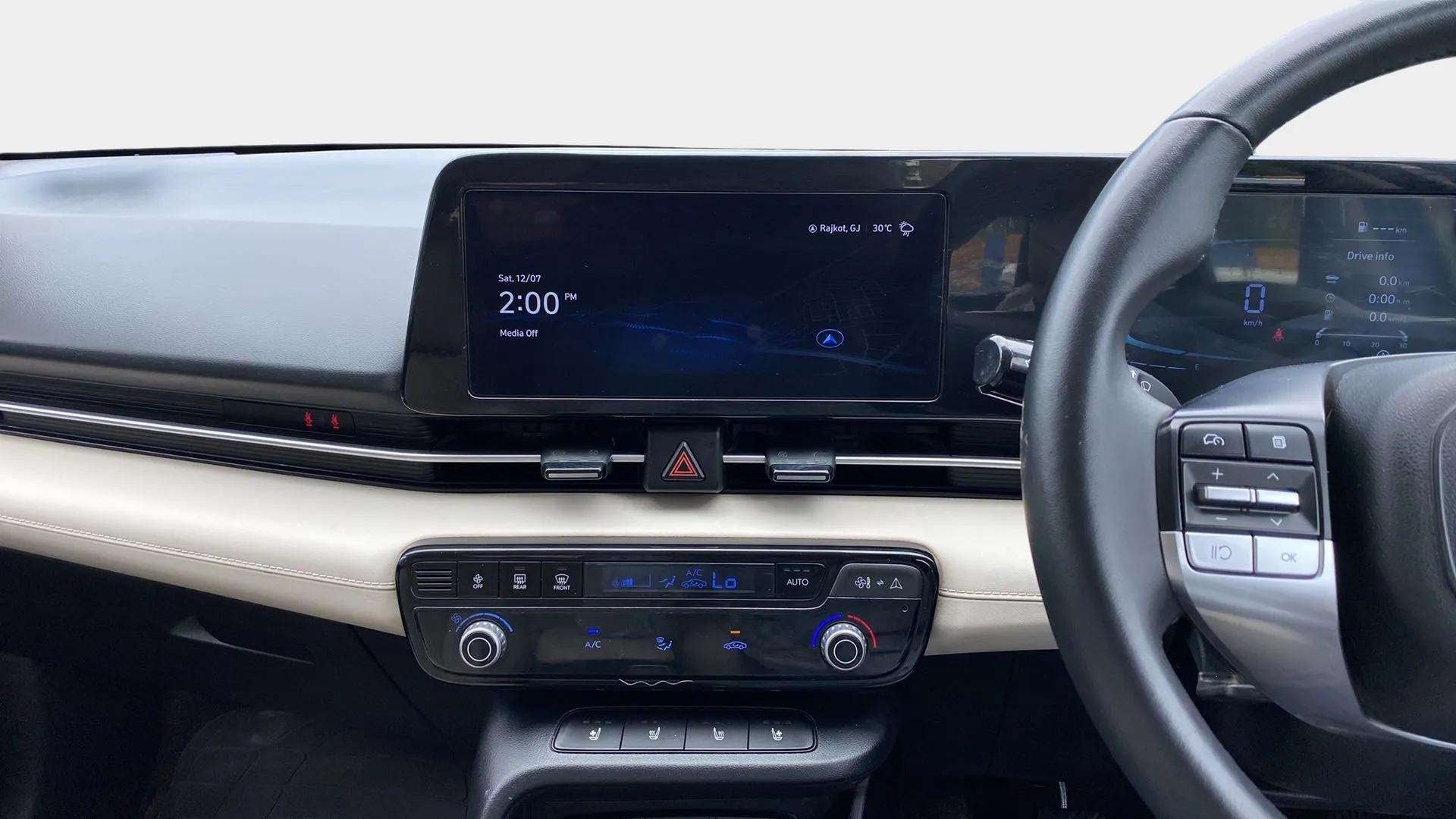 Dashboard and steering wheel of a Hyundai Verna