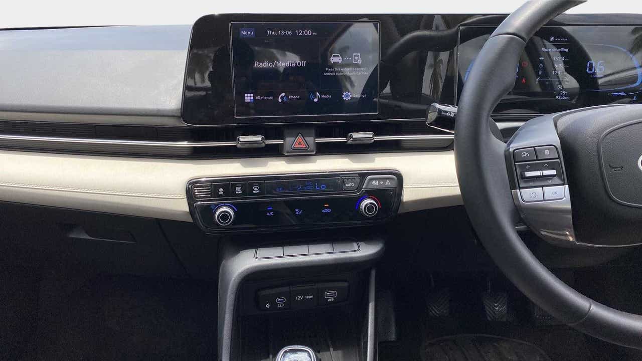 Dashboard and steering wheel of a Hyundai Verna