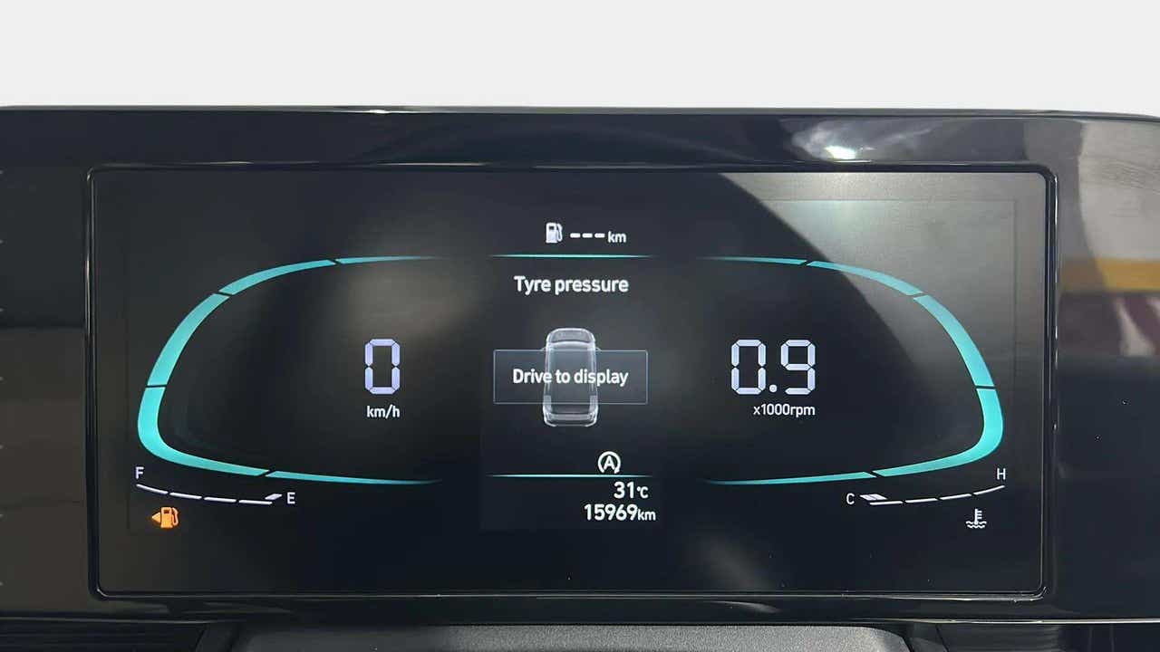 Instrument cluster display of a Hyundai Verna