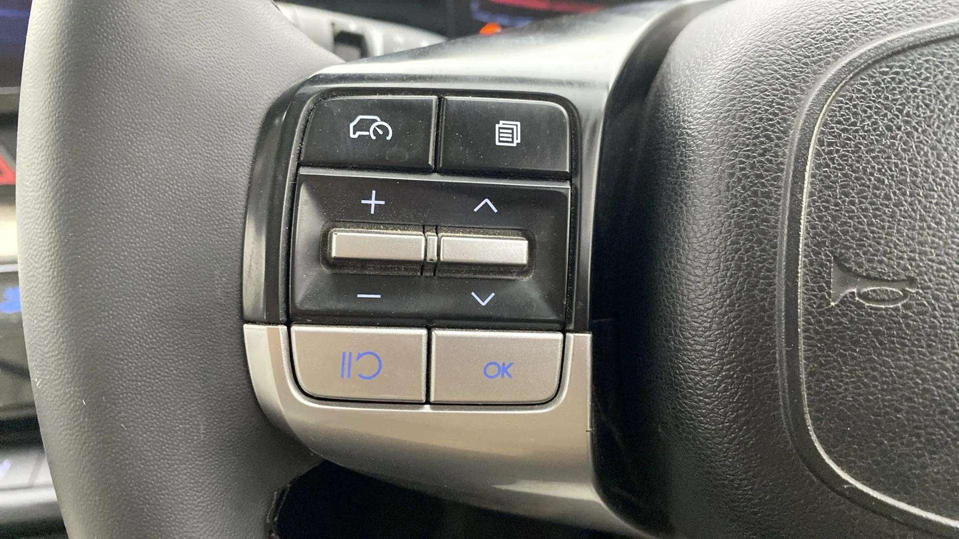 Steering wheel control buttons of a Hyundai Verna