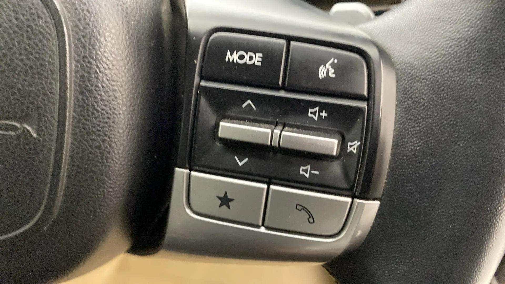 Steering wheel controls of a Hyundai Verna