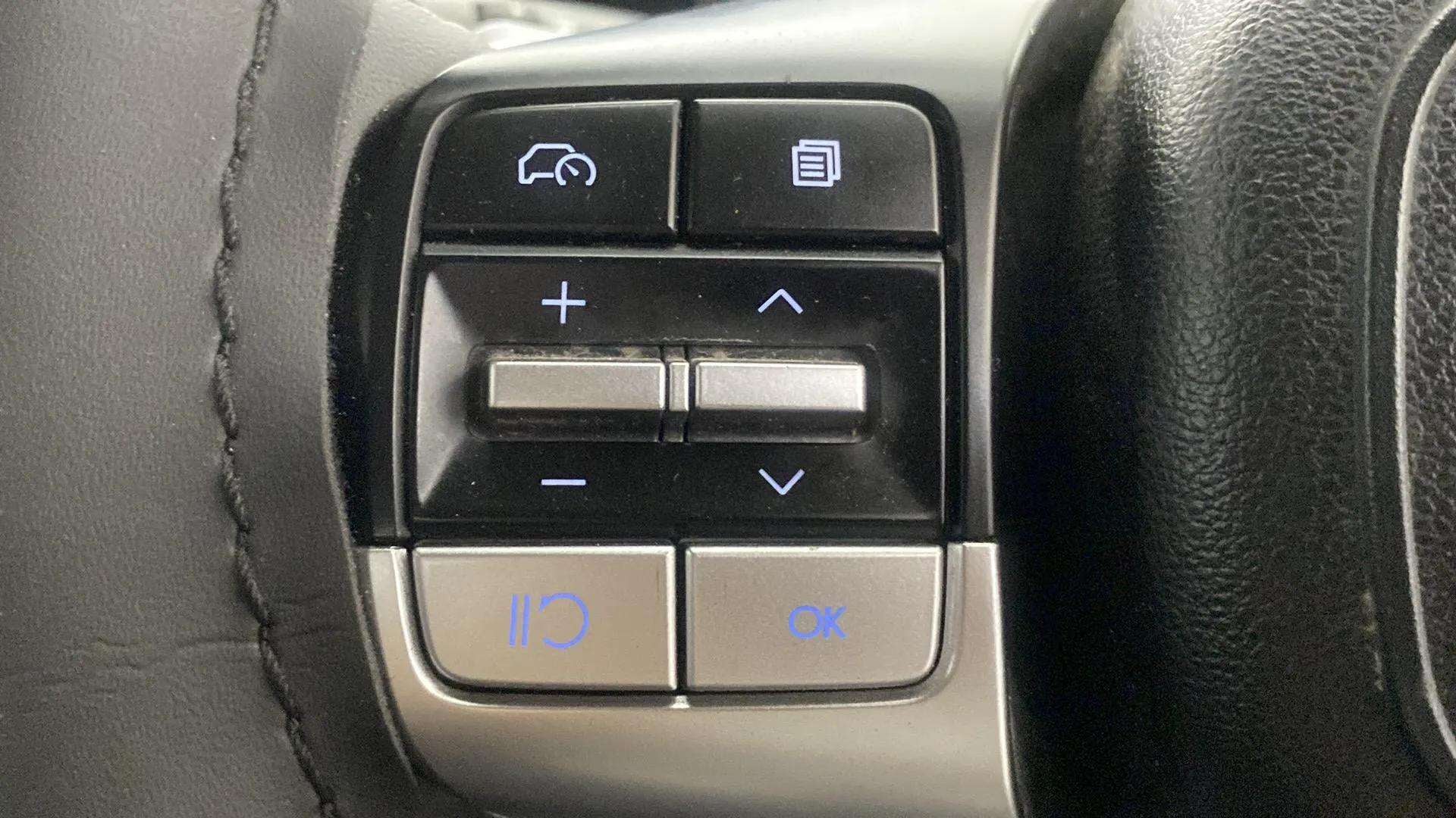 Steering wheel controls of a Hyundai Verna