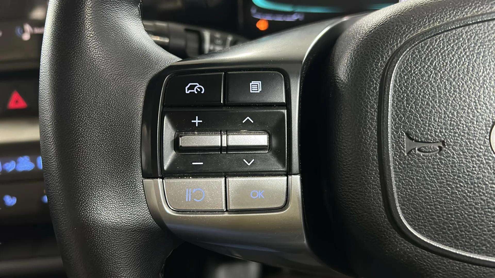 Steering wheel controls of a Hyundai Verna
