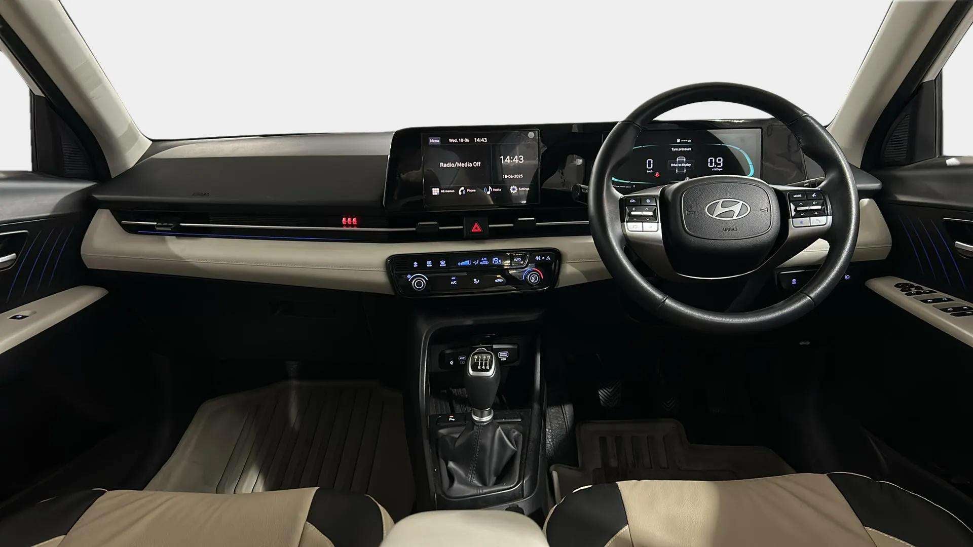 Dashboard and steering wheel of a Hyundai Verna