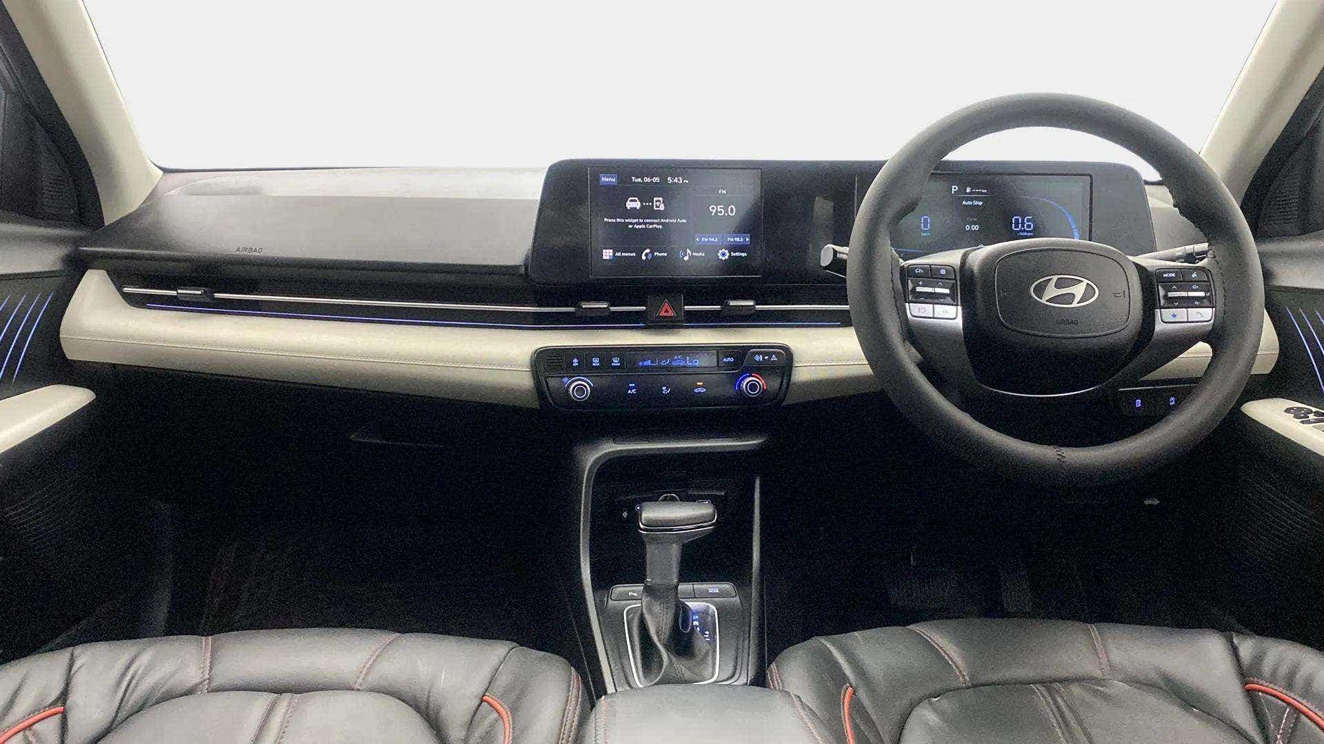 Dashboard and steering wheel of a Hyundai Verna