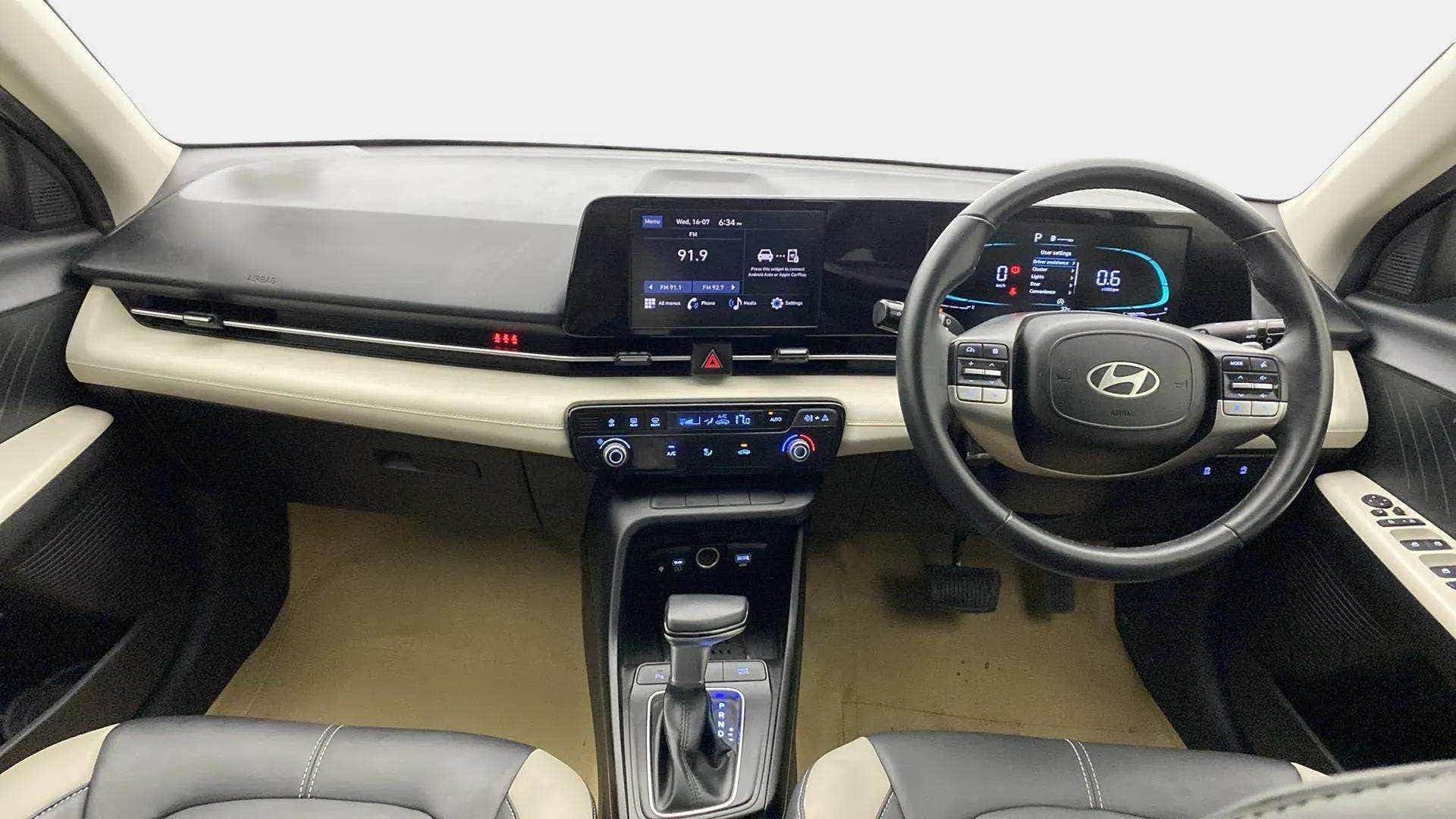 Dashboard and steering wheel of a Hyundai Verna