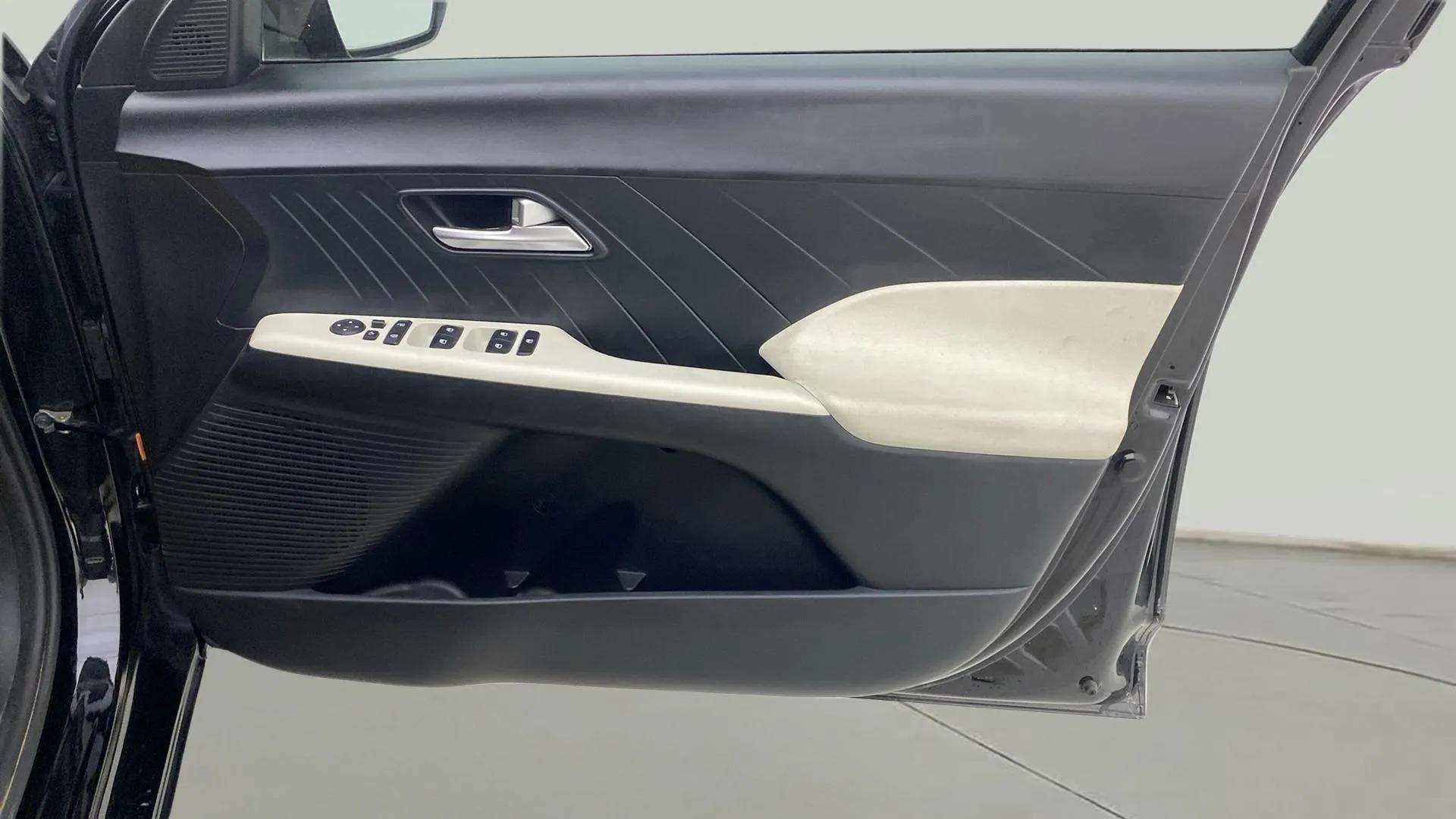 Driver side interior door panel of a Hyundai Verna