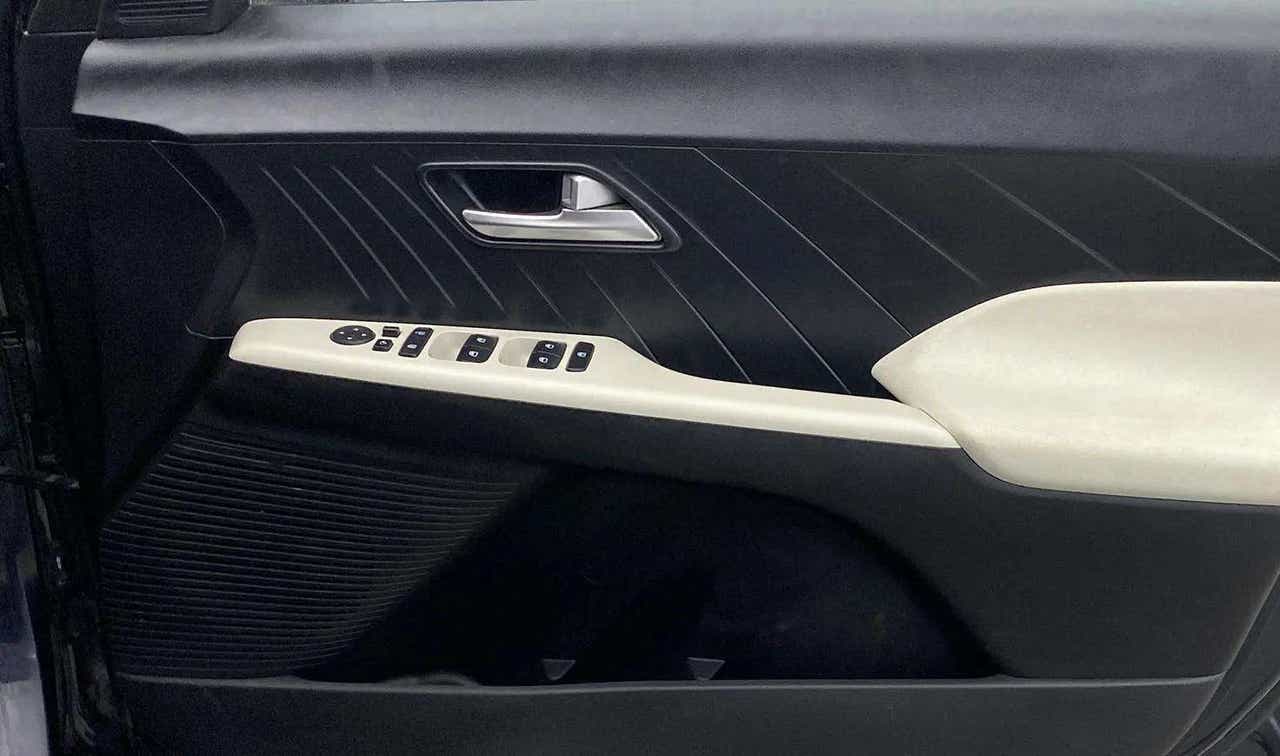 Driver side interior door panel of a Hyundai Verna