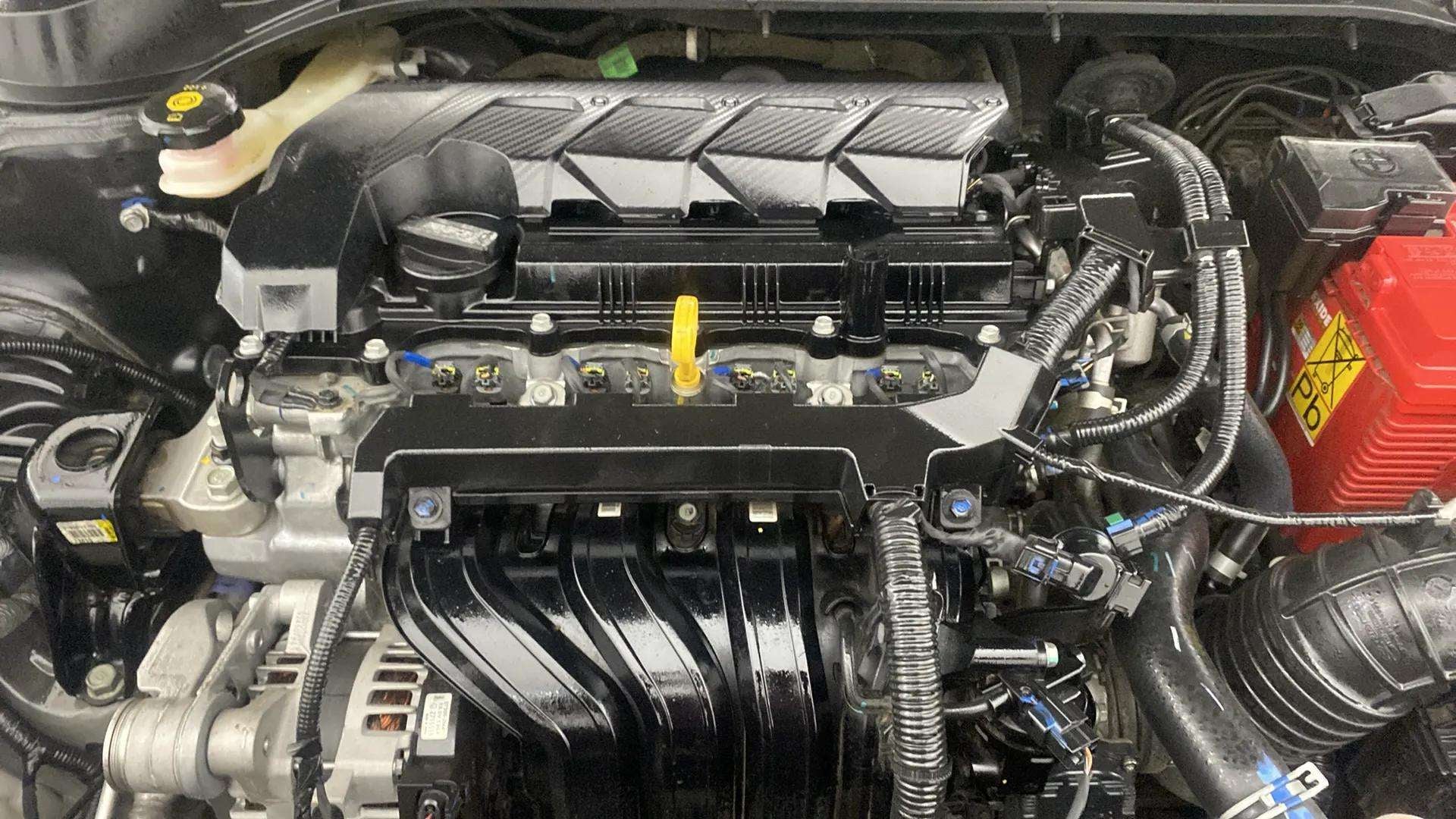 Engine compartment of a Hyundai Verna