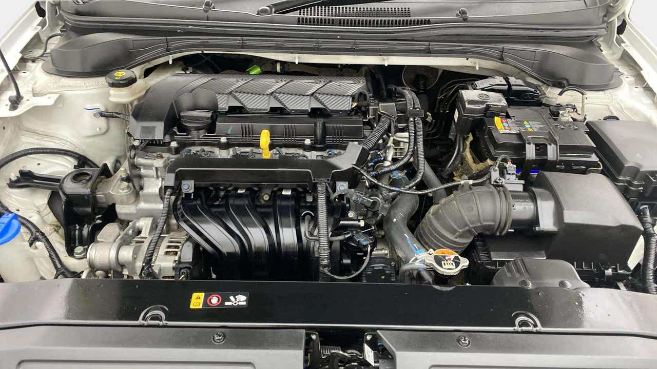 Engine bay view of a Hyundai Verna