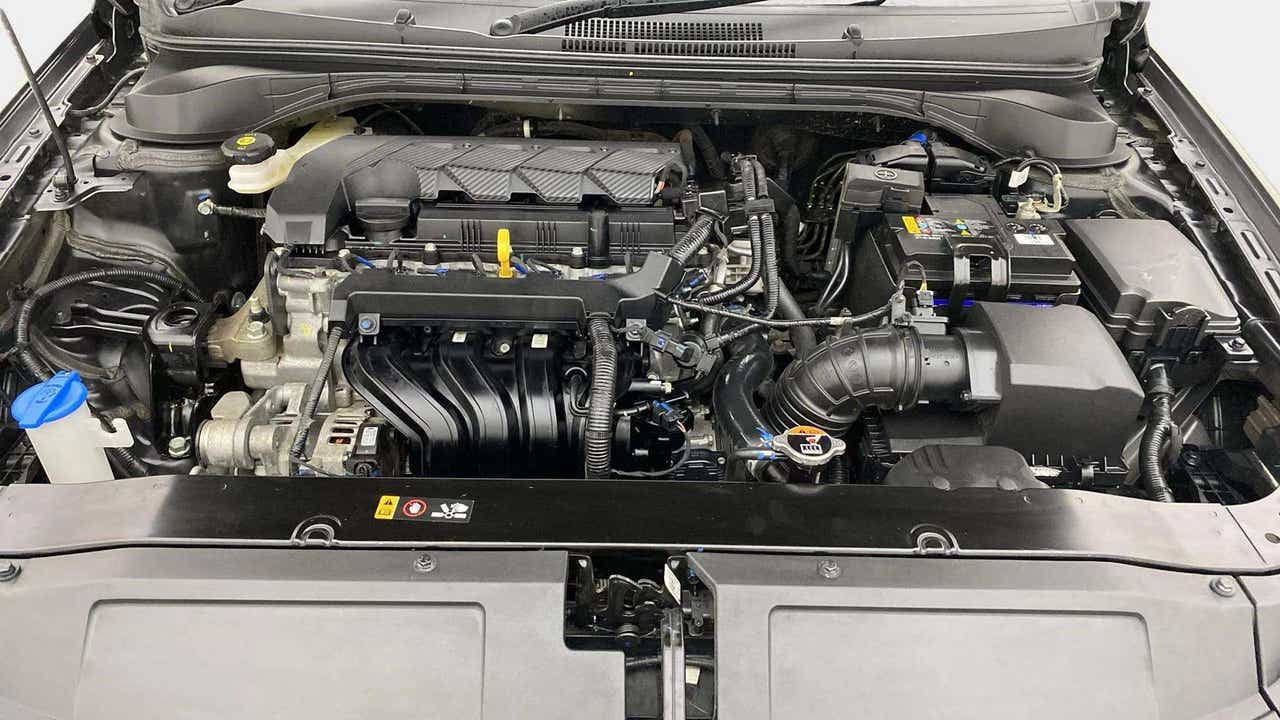 Engine bay view of a Hyundai Verna