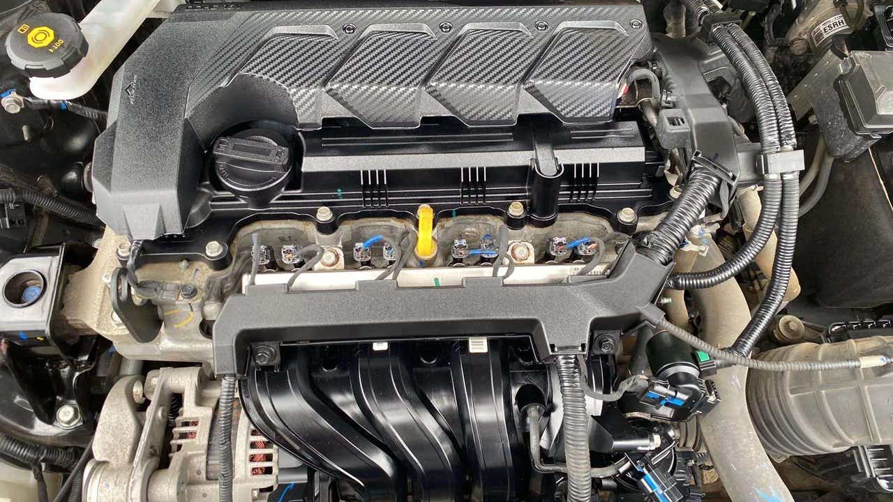 Engine bay view of a Hyundai Verna
