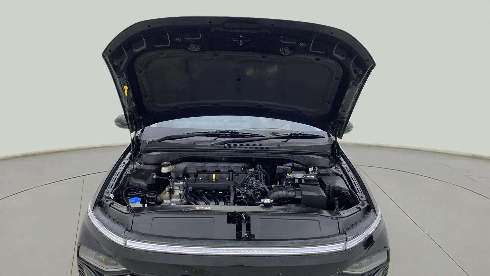 Engine bay view of a Hyundai Verna