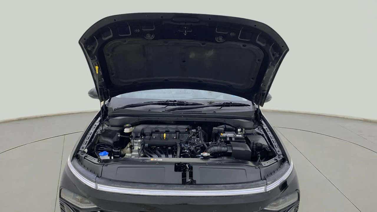Engine bay view of a Hyundai Verna