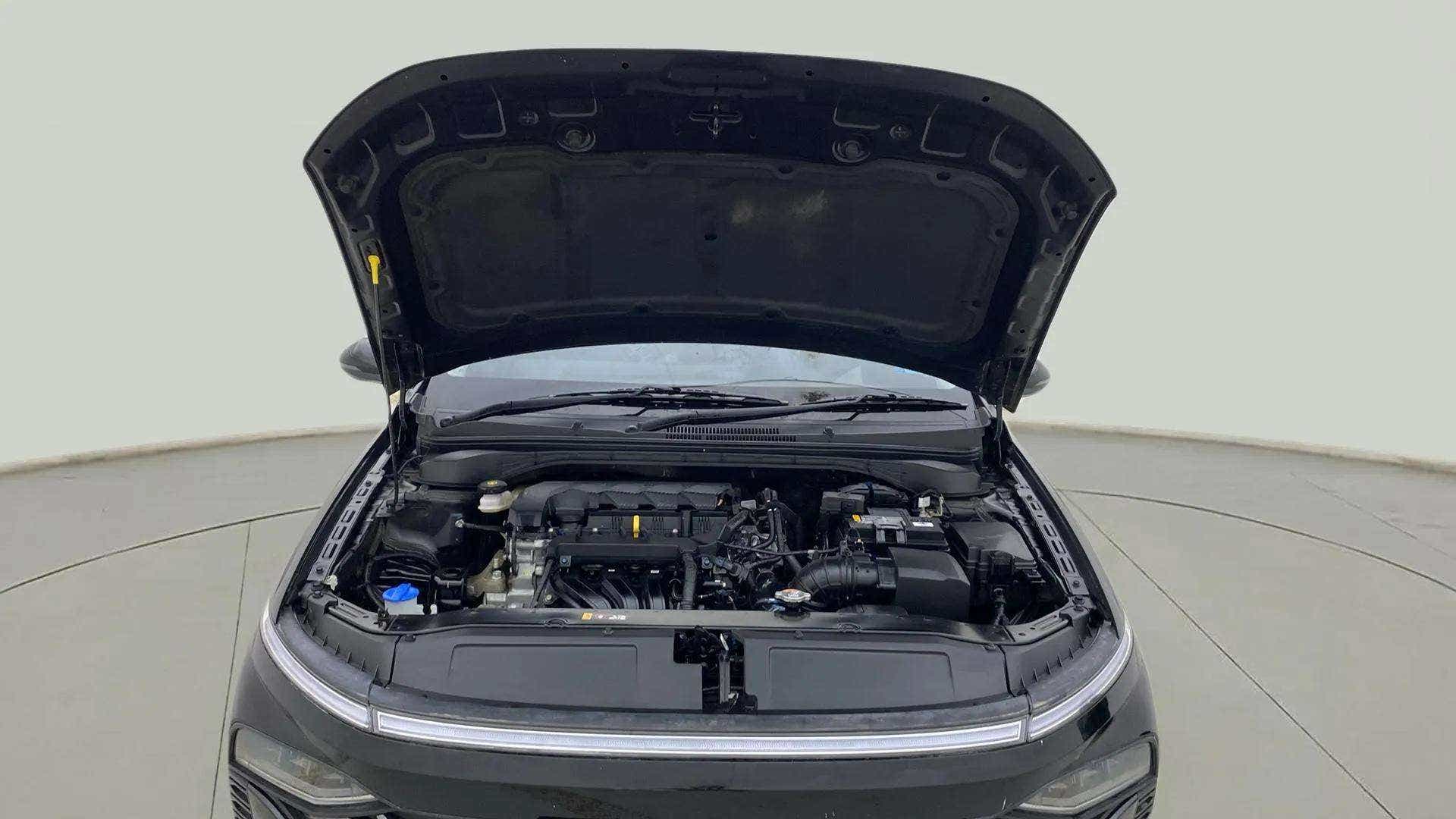 Engine bay view of a Hyundai Verna