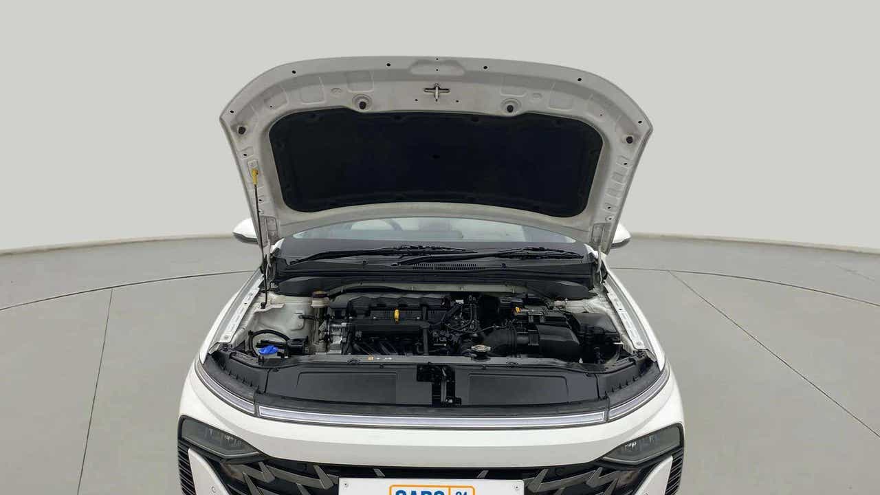 Engine bay view of a Hyundai Verna