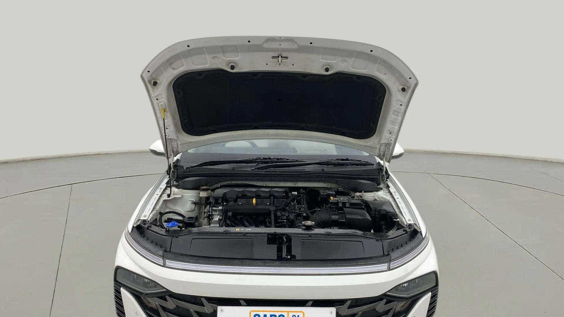 Engine bay view of a Hyundai Verna