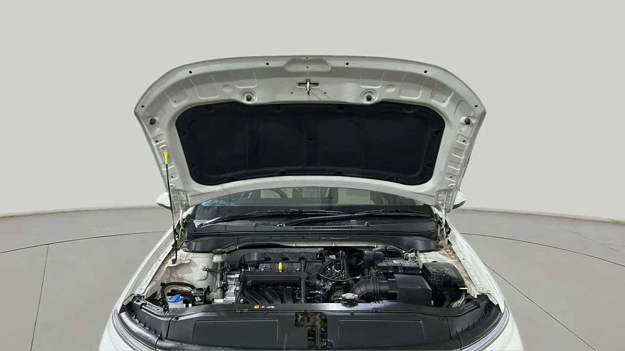 Engine bay view of a Hyundai Verna