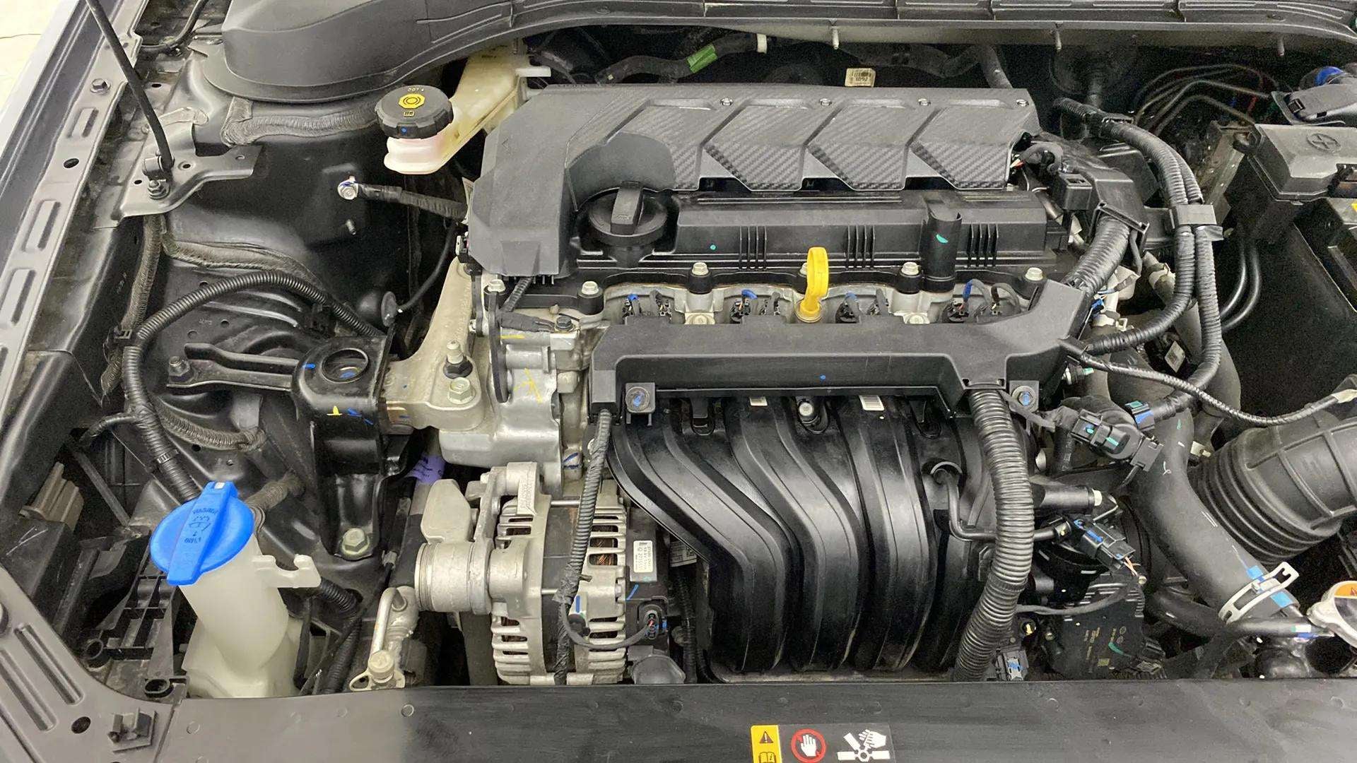 Engine bay view of a Hyundai Verna