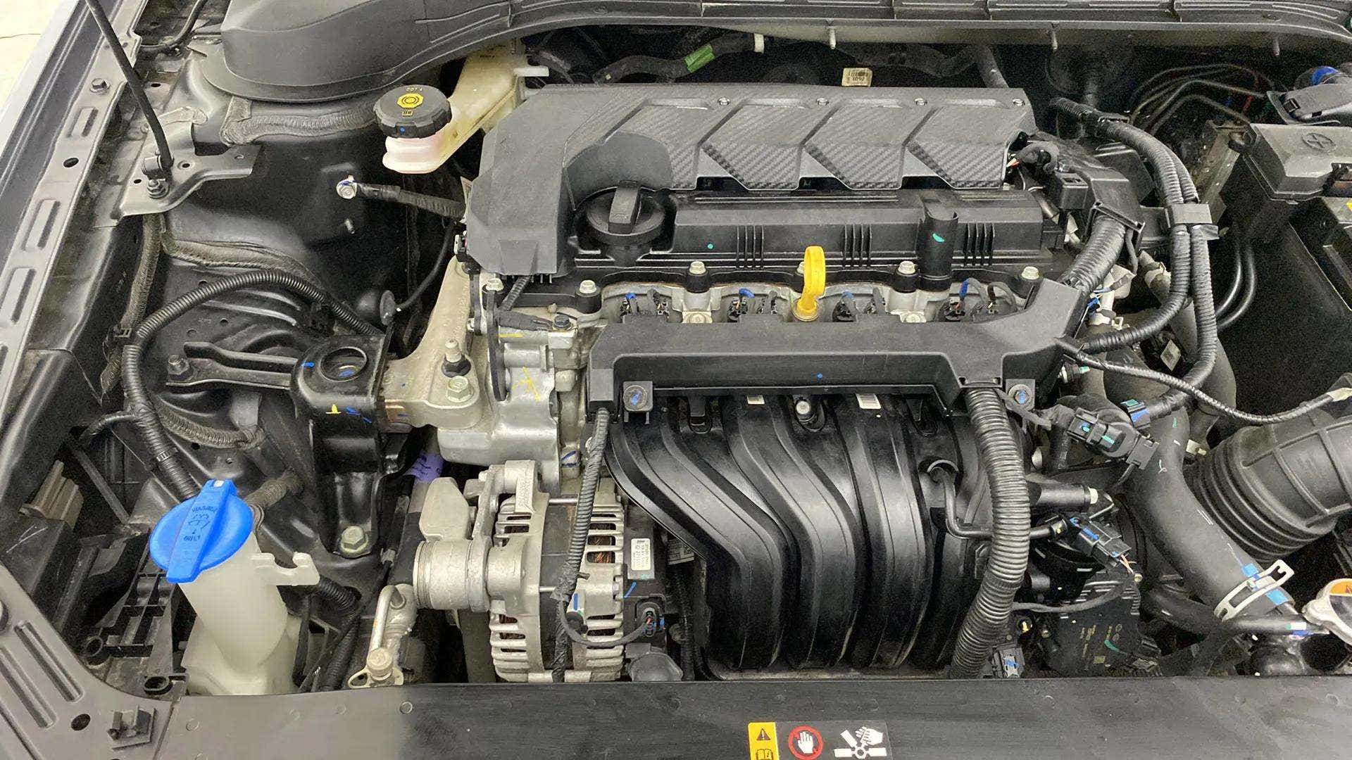 Engine bay view of a Hyundai Verna
