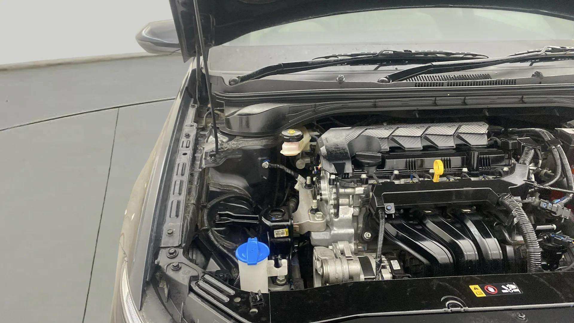 Engine bay view of a Hyundai Verna