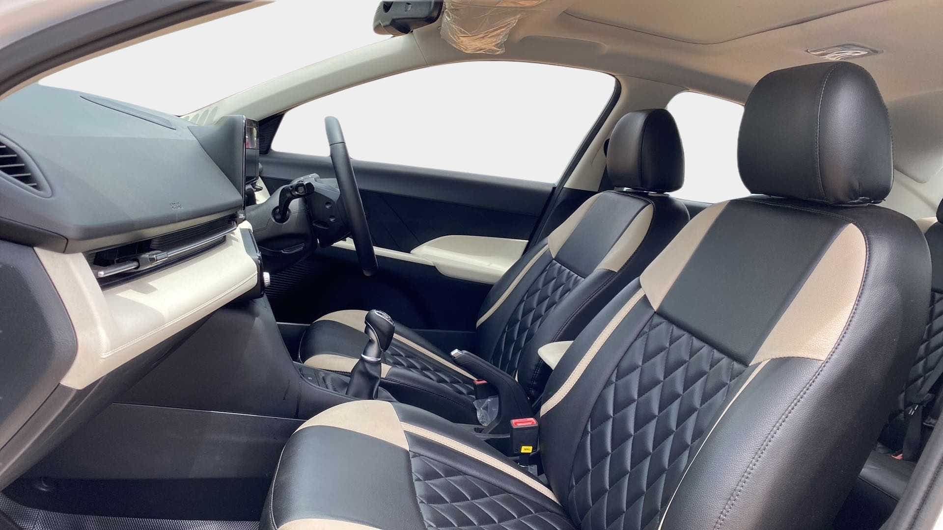 Front interior seats and dashboard of a Hyundai Verna