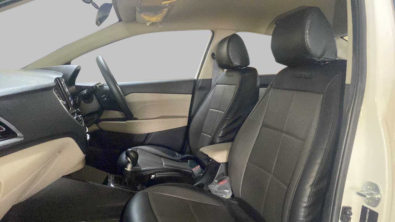 Front interior view of a Hyundai Verna