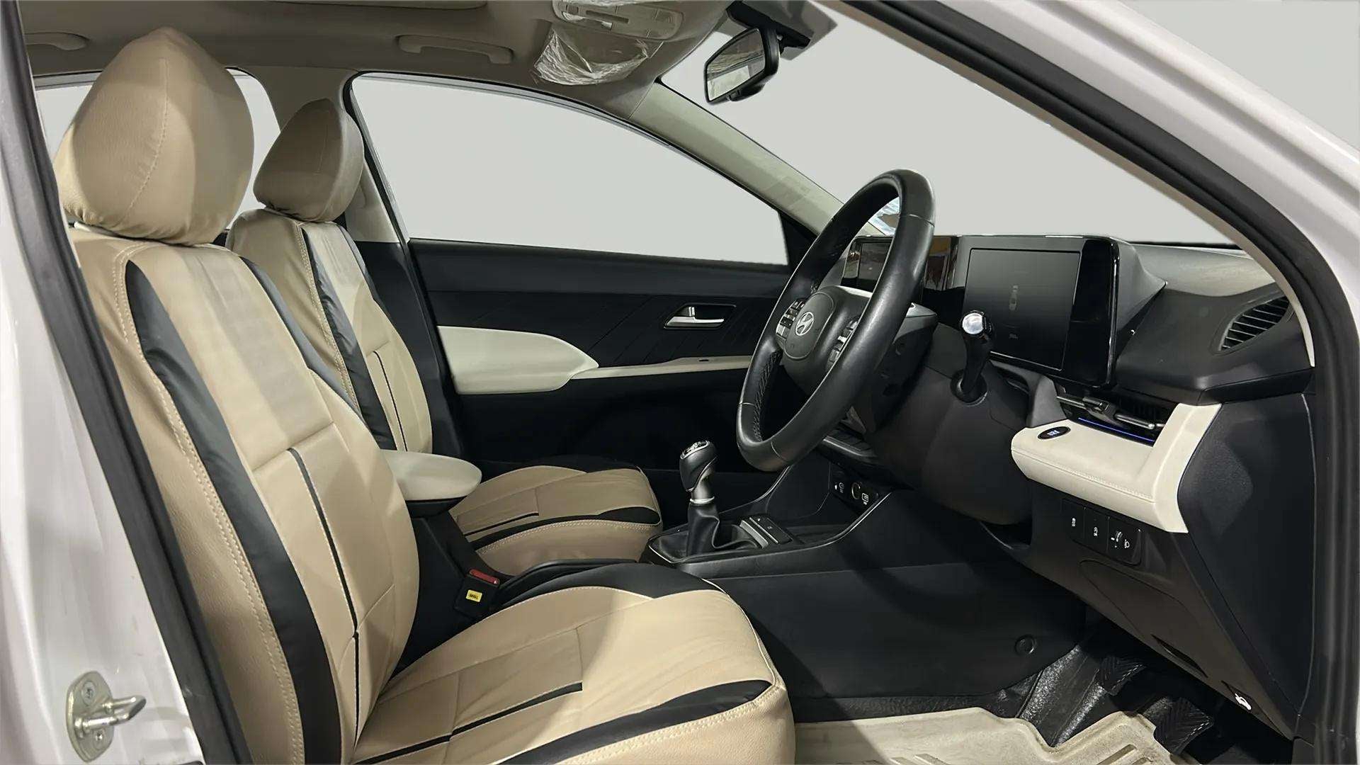 Front interior view of a Hyundai Verna