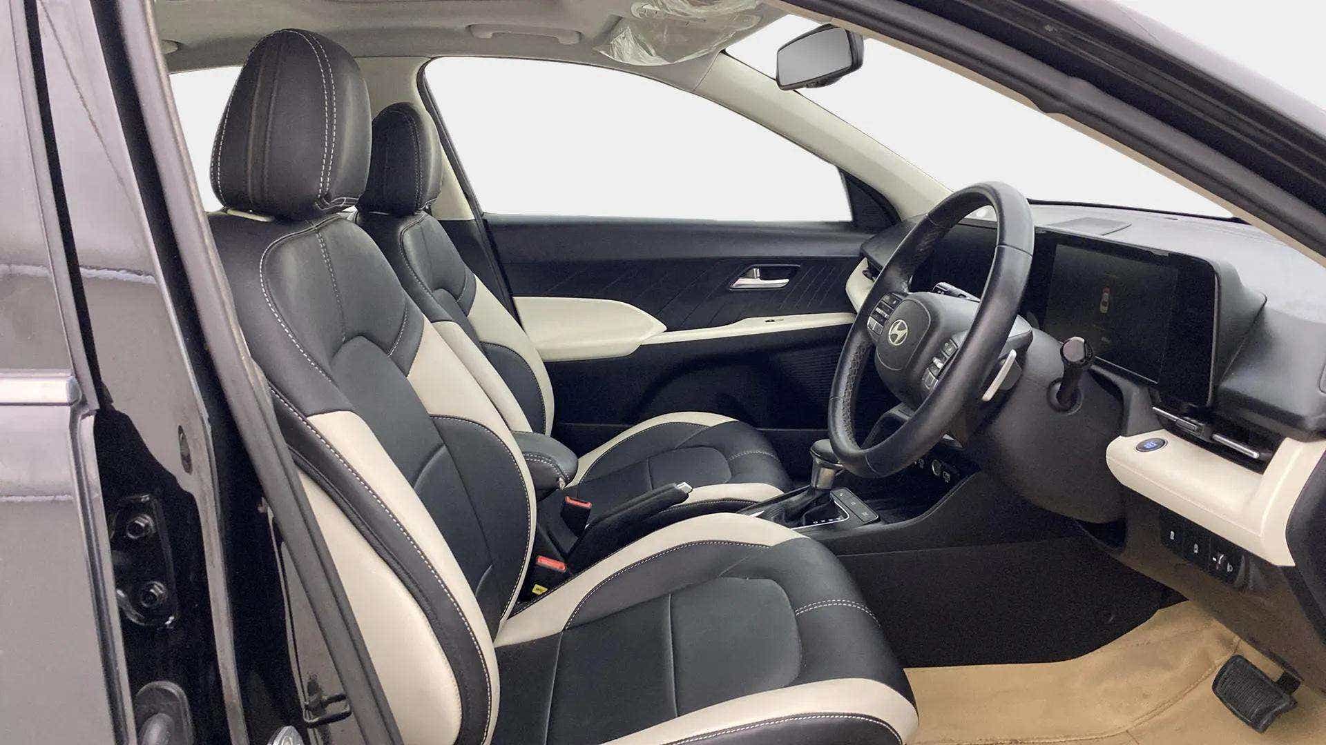 Front interior view of a Hyundai Verna