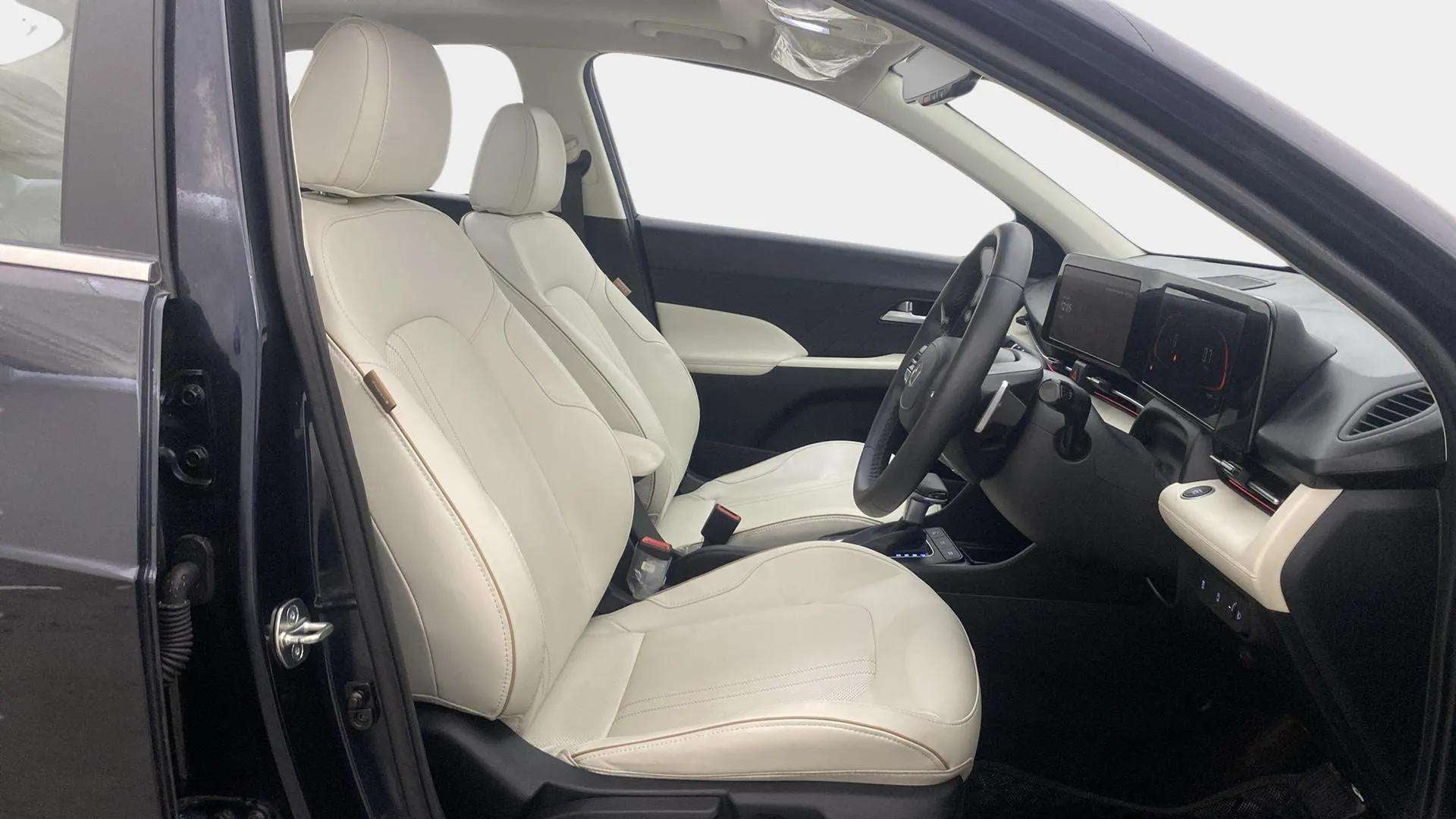 Front interior view of a Hyundai Verna