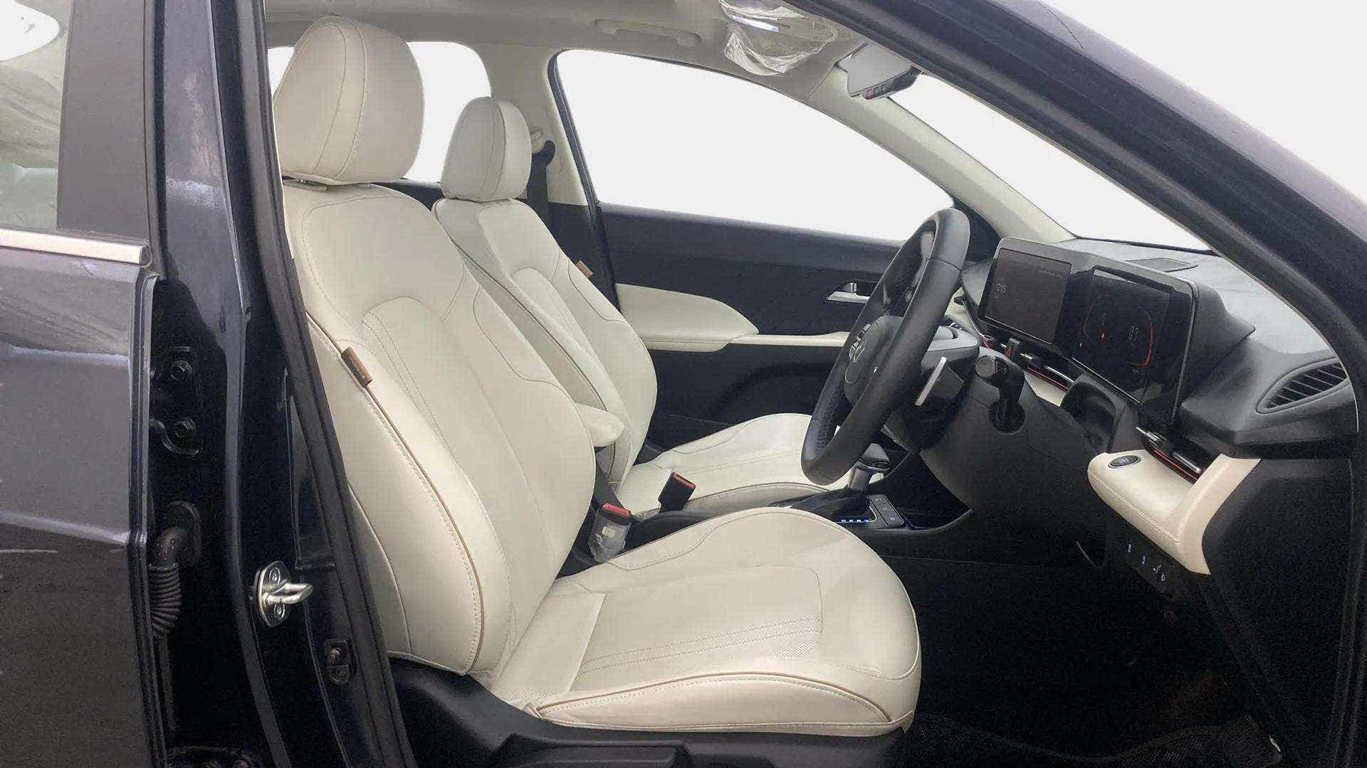 Front interior view of a Hyundai Verna