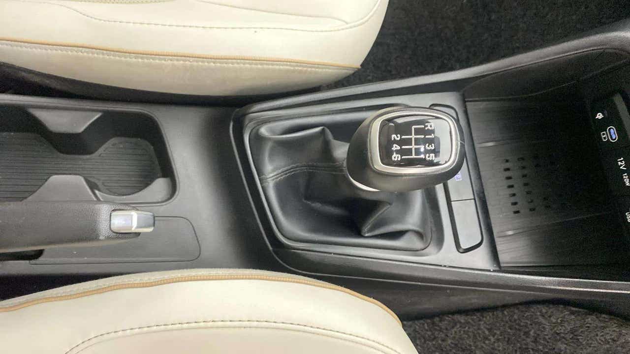 Gear shifter and center console of a Hyundai Verna