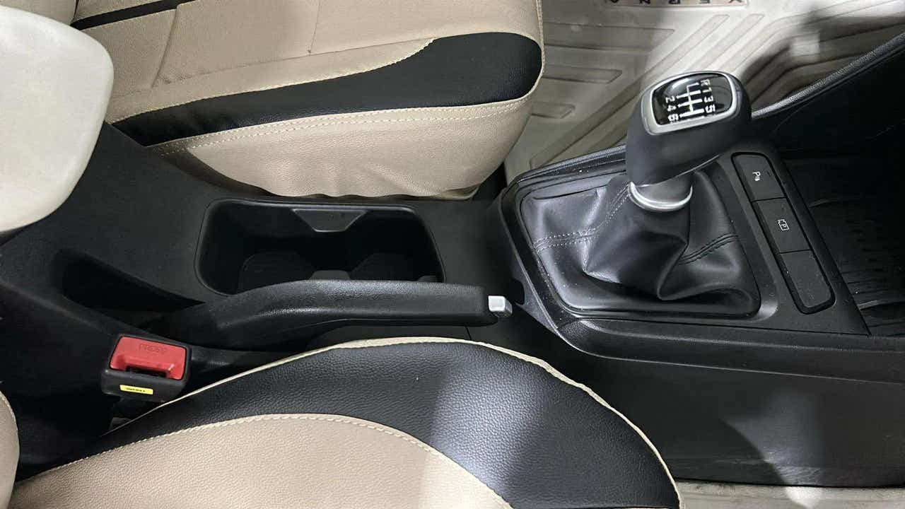 Gear lever and center console of a Hyundai Verna