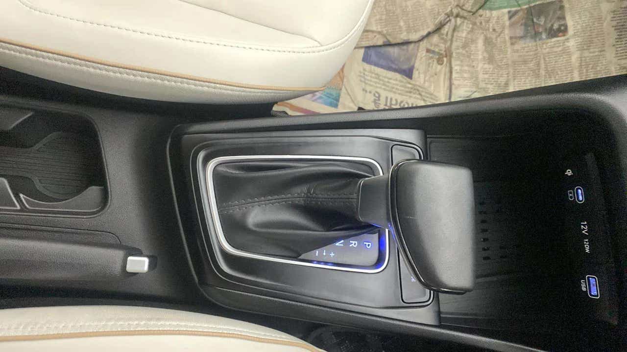 Gear selector and center console of a Hyundai Verna