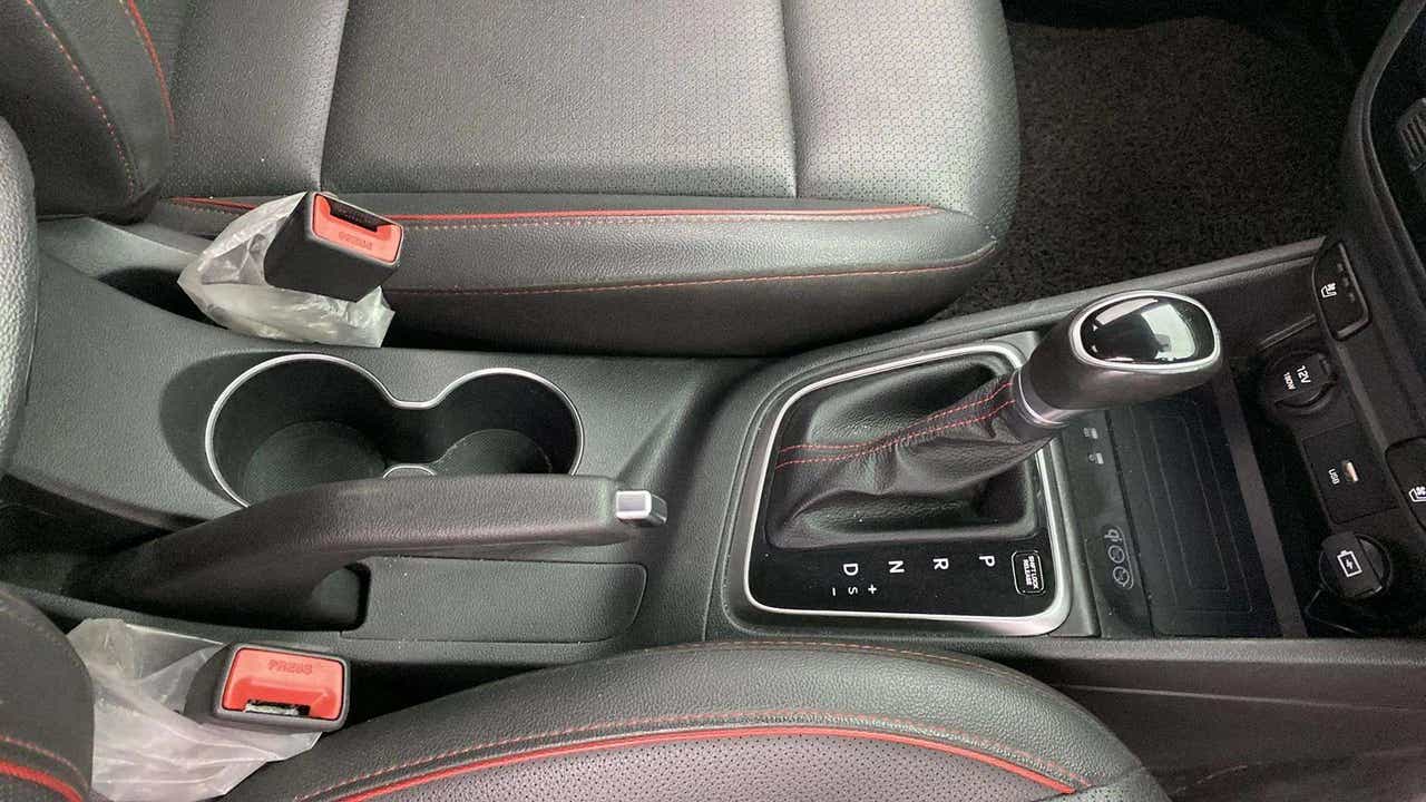 Center console and gear lever of a Hyundai Verna