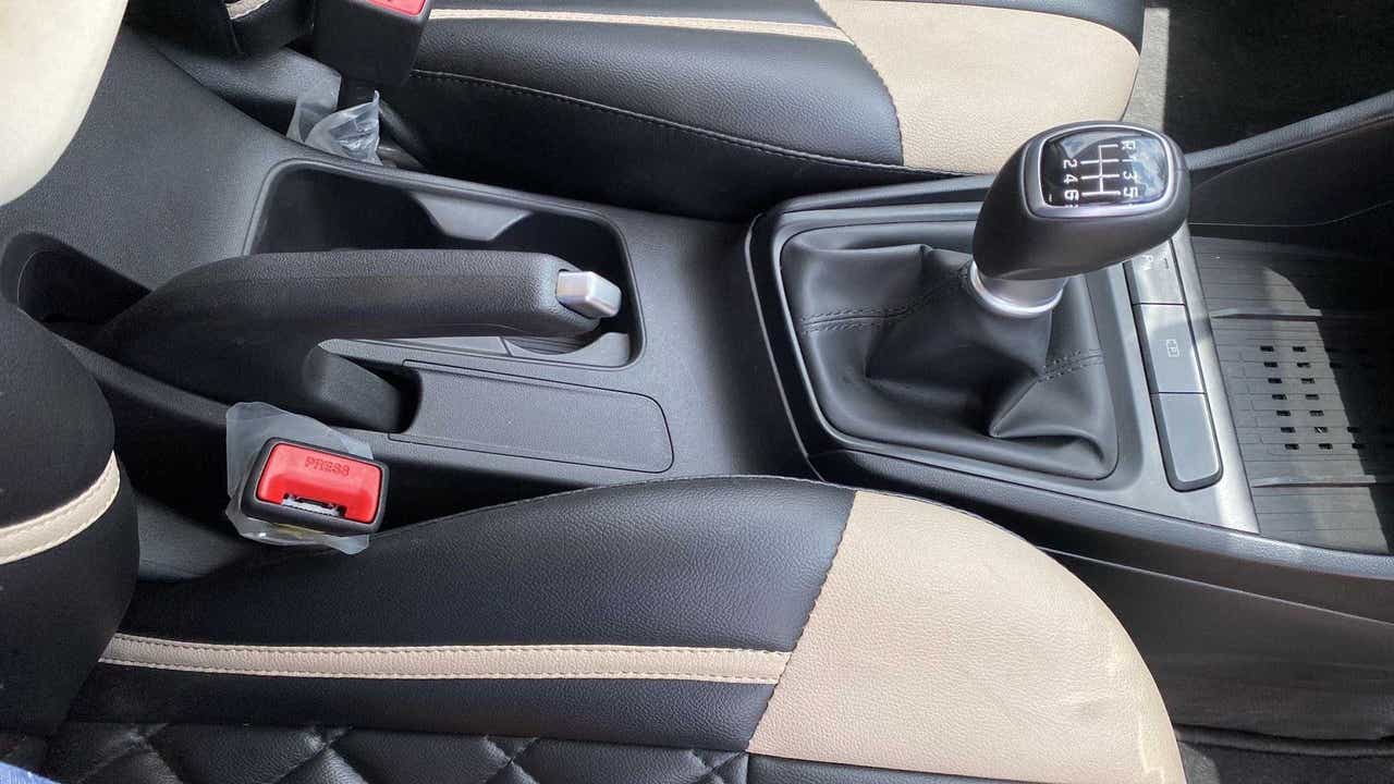 Center console view of a Hyundai Verna