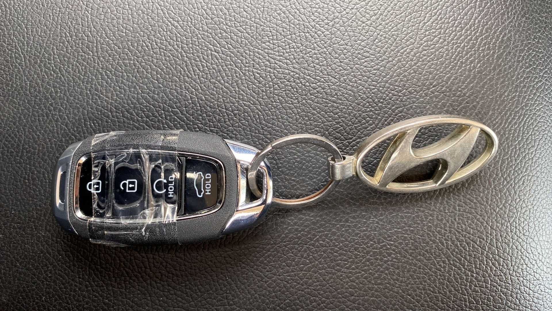 Key fob and keychain of a Hyundai Verna