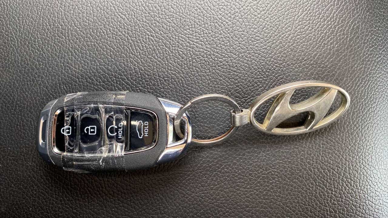 Key fob and keychain of a Hyundai Verna