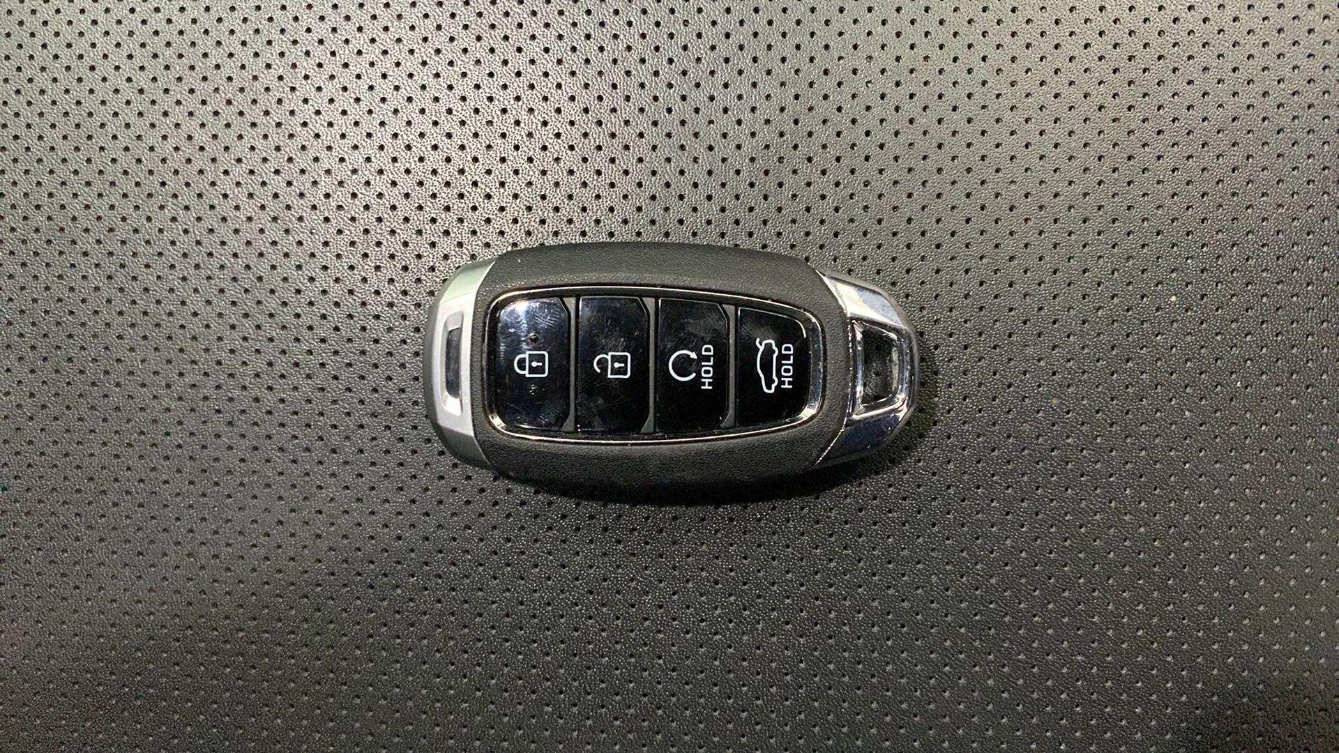 Car key fob of a Hyundai Verna