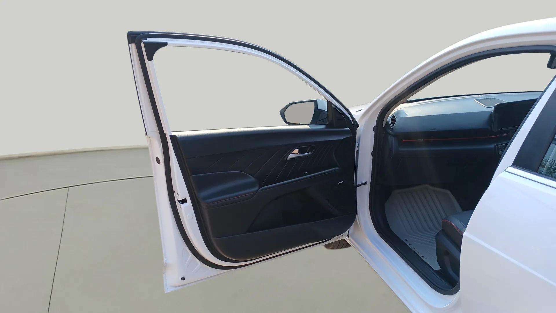 Front driver door and dashboard of a Hyundai Verna