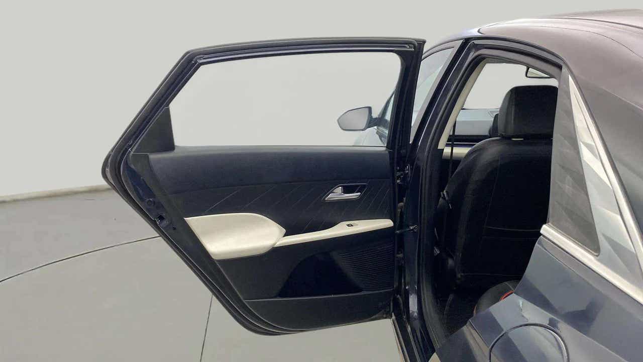 Rear door interior of a Hyundai Verna