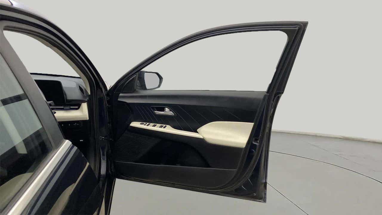 Interior driver side door panel of a Hyundai Verna