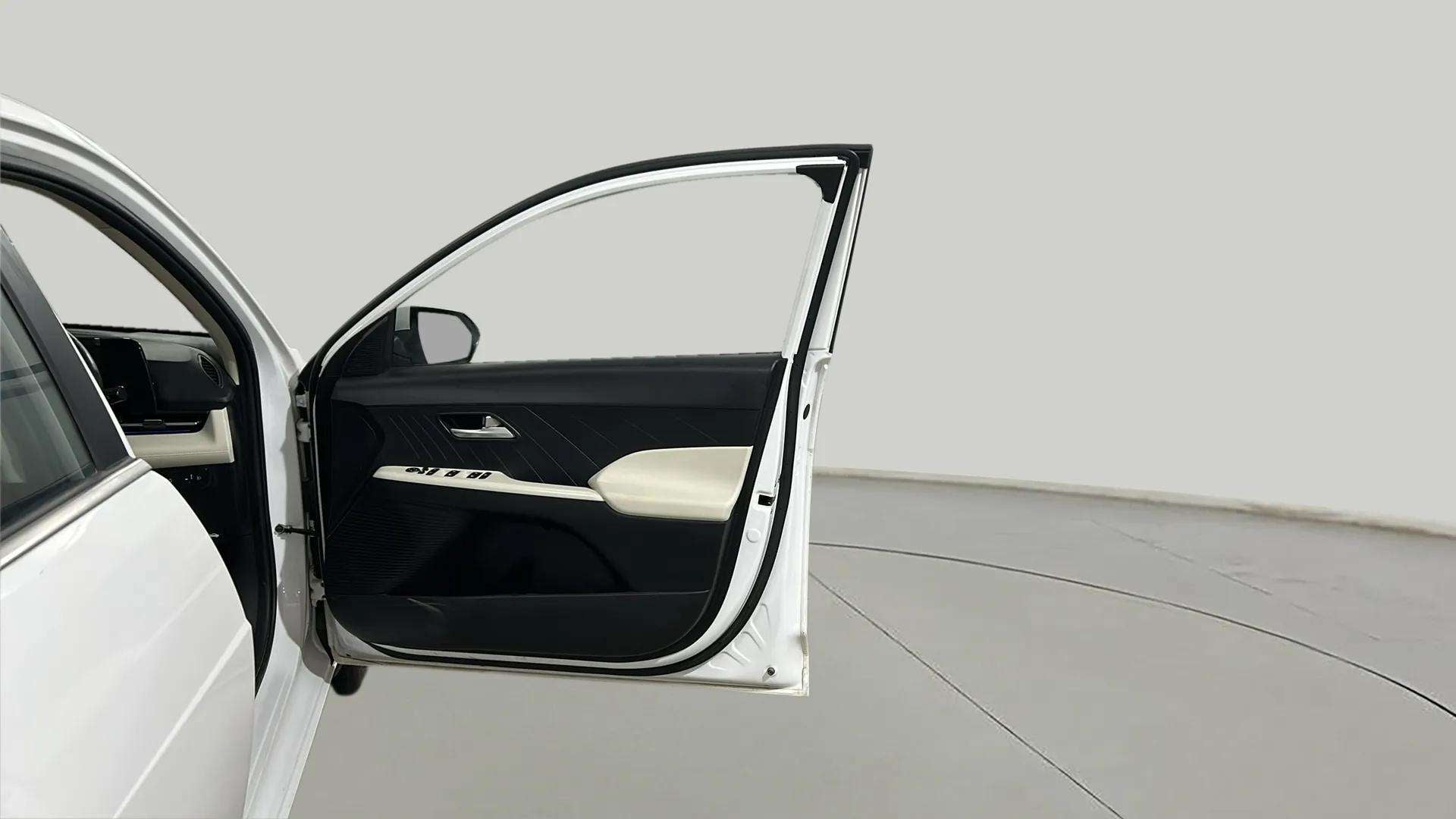 Driver side door area of a Hyundai Verna