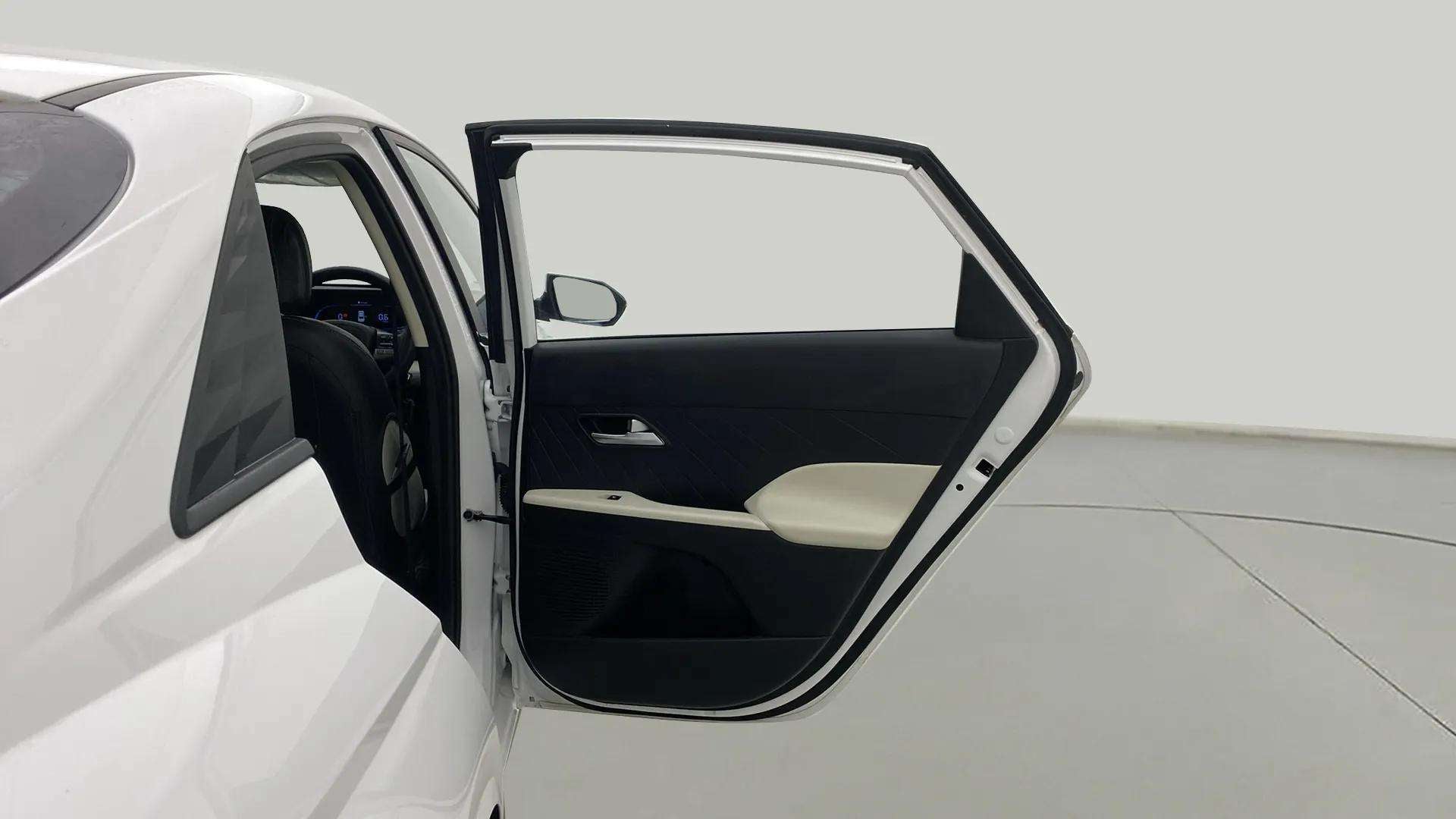 Rear left door interior view of a Hyundai Verna