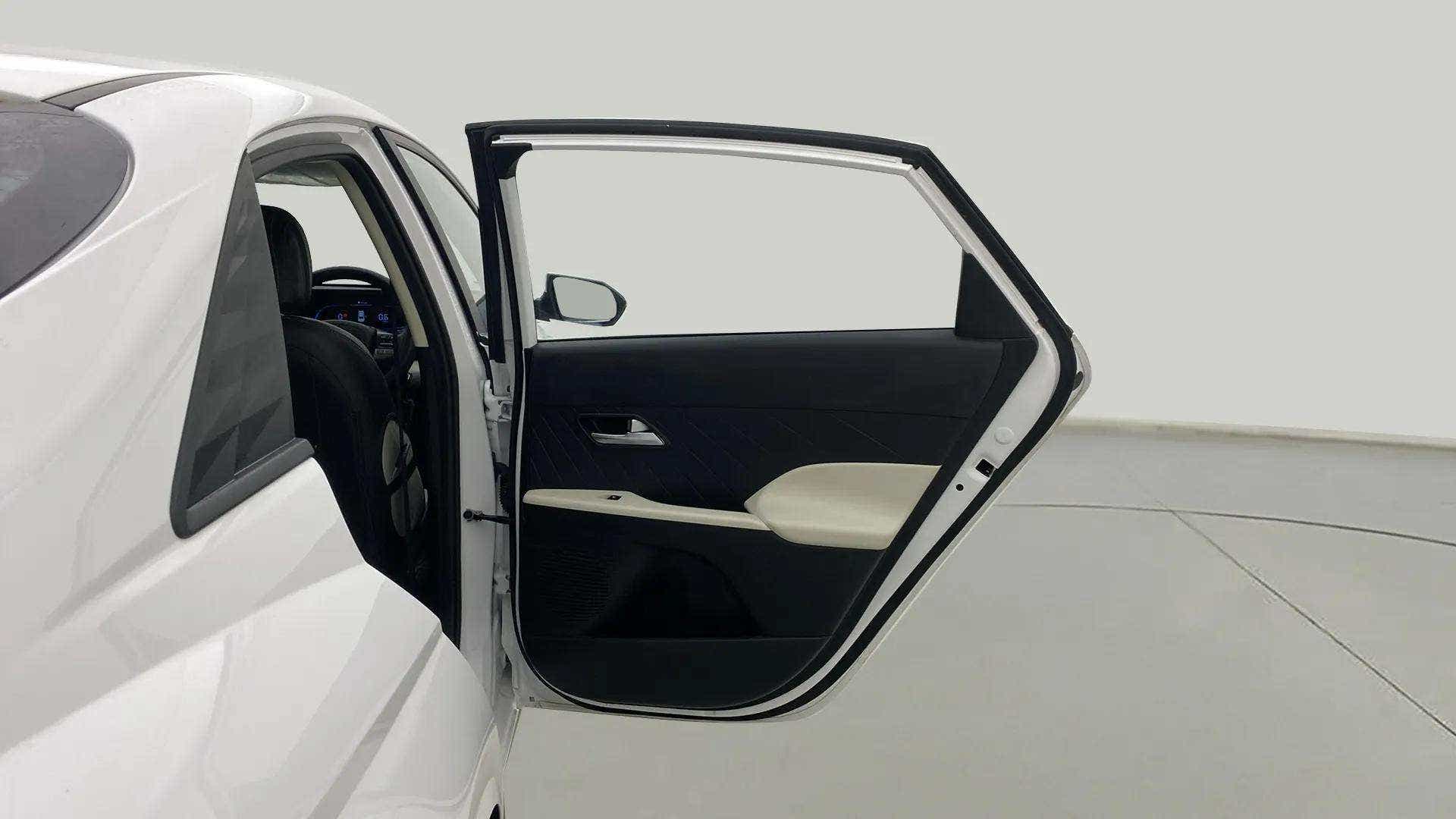 Rear left door interior view of a Hyundai Verna